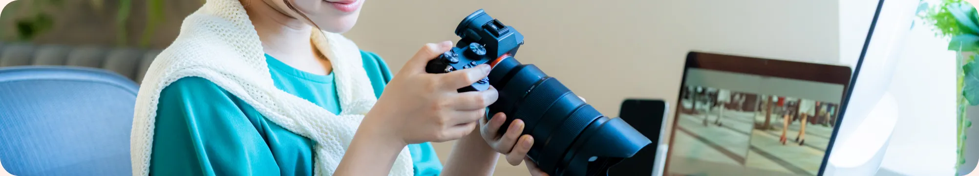コンテンツ企画について打ち合わせをする様子